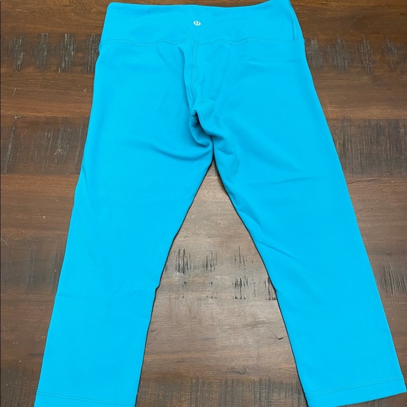 LuluLemon Reversible Blue Capri Leggings Size 8 - Picture 2 of 6
